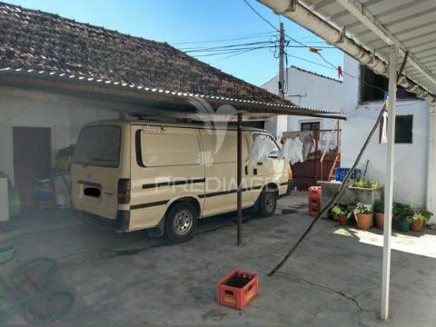 Habitação/ comércio zona de chamusca- santarém