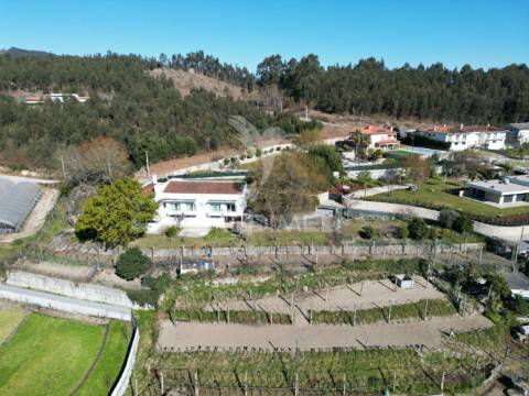 Moradia individual t4 em vila nova