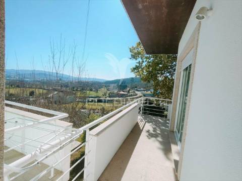 Moradia individual t4 em vila nova