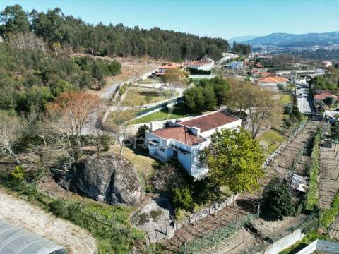 Moradia individual t4 em vila nova