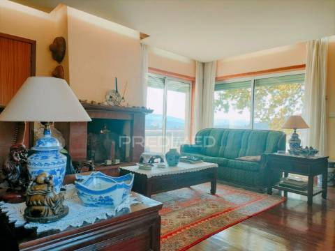 Moradia individual t4 em vila nova