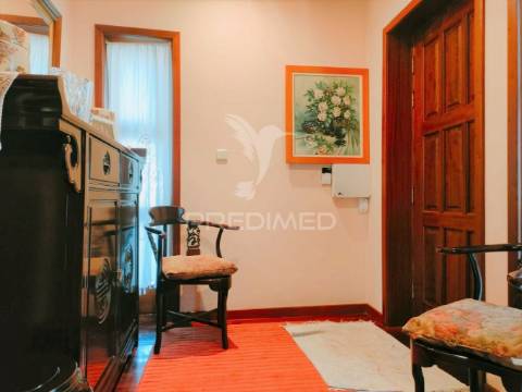 Moradia individual t4 em vila nova