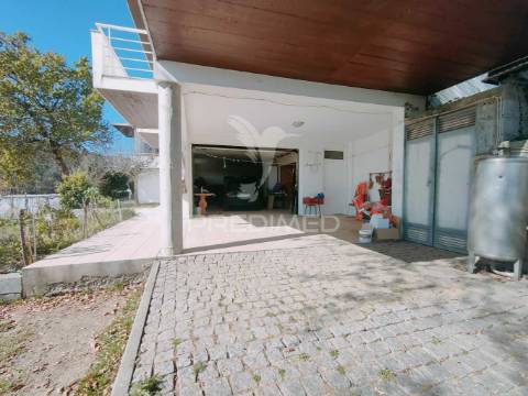 Moradia individual t4 em vila nova