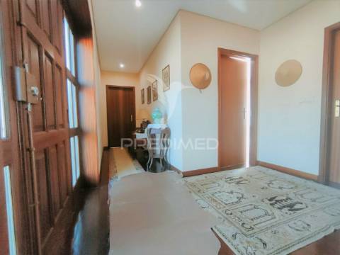 Moradia individual t4 em vila nova