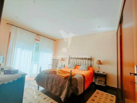 Moradia individual t4 em vila nova