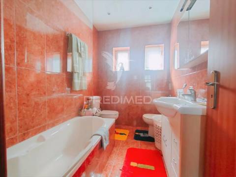 Moradia individual t4 em vila nova