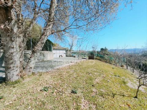 Moradia individual t4 em vila nova