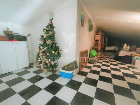 Moradia individual t4 em vila nova