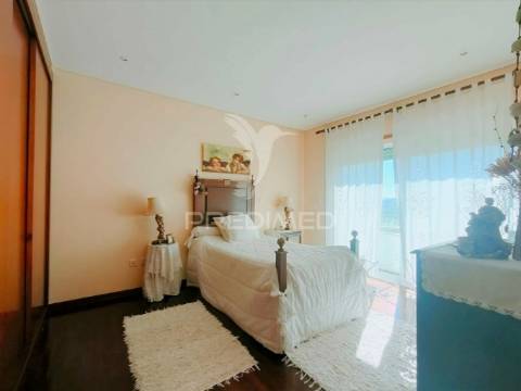 Moradia individual t4 em vila nova