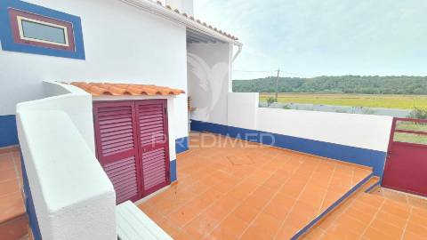 Moradia v2 com terraço próximo de alcácer do sal recentemente renovada