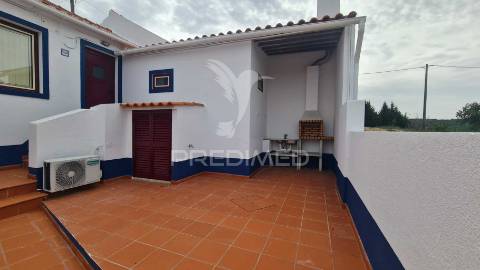Moradia v2 com terraço próximo de alcácer do sal recentemente renovada