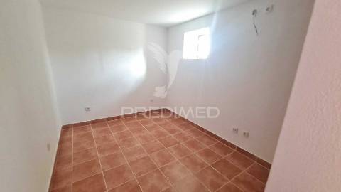 Moradia v2 com terraço próximo de alcácer do sal recentemente renovada