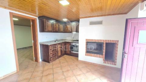 Moradia v2 com terraço próximo de alcácer do sal recentemente renovada