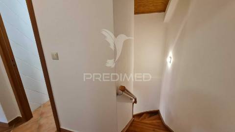 Moradia v2 com terraço próximo de alcácer do sal recentemente renovada