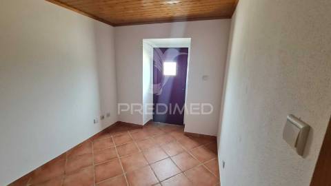 Moradia v2 com terraço próximo de alcácer do sal recentemente renovada