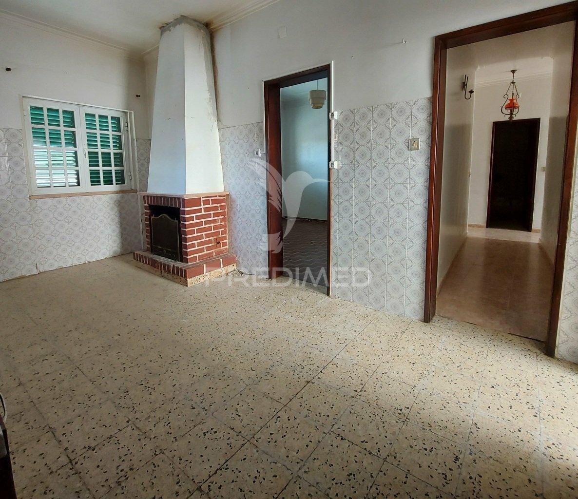 Moradia térrea t3, arneiro das milhariças, santarém.