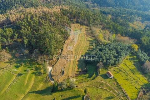 Terreno com casa rustica - valdosende, rio caldo, gerês