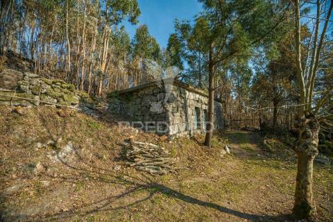 Terreno com casa rustica - valdosende, rio caldo, gerês