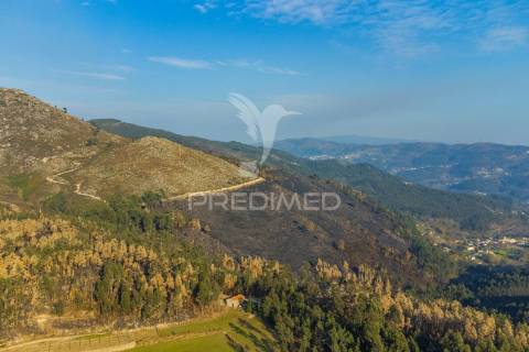 Terreno com casa rustica - valdosende, rio caldo, gerês