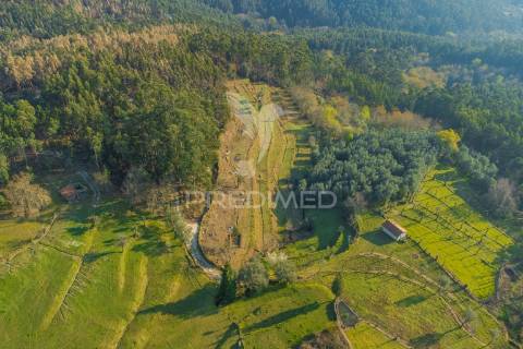 Terreno com casa rustica - valdosende, rio caldo, gerês