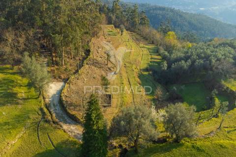 Terreno com casa rustica - valdosende, rio caldo, gerês
