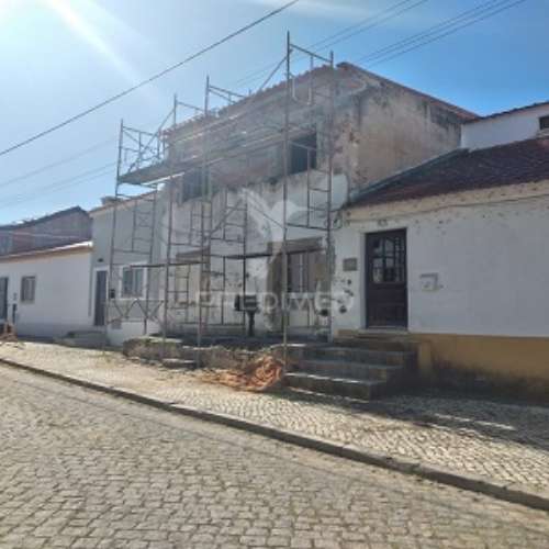 Ruina (terreno urbano)para reconstrucao - 35.000 euros
