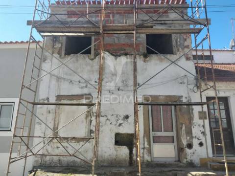 Ruina (terreno urbano)para reconstrucao - 35.000 euros