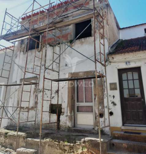Ruina (terreno urbano)para reconstrucao - 35.000 euros