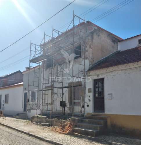 Ruina (terreno urbano)para reconstrucao - 35.000 euros