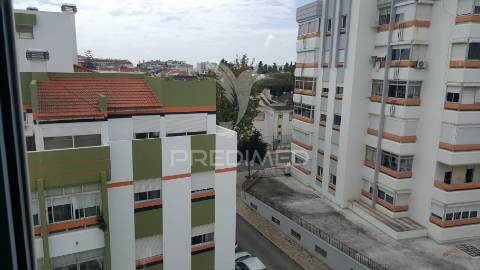 Apartamento t2 linda-a-velha