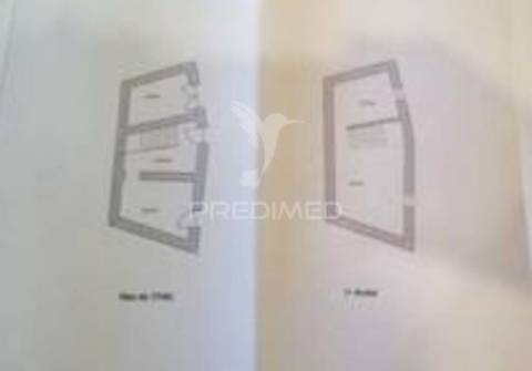 Casa tradicional em granito c/ quintal para recuperar em vila real