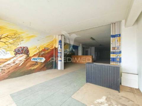 Loja/armazém localizada no centro de ourém