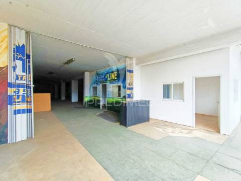 Loja/armazém localizada no centro de ourém