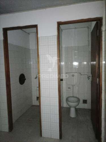 Loja/armazém localizada no centro de ourém