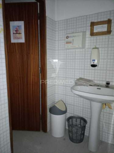 Loja/armazém localizada no centro de ourém