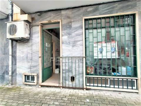 Churrasqueira | remodelada | águas livres | damaia