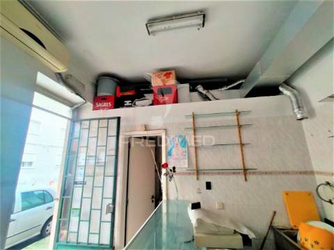 Churrasqueira | remodelada | águas livres | damaia