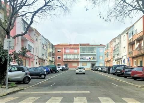 Churrasqueira | remodelada | águas livres | damaia