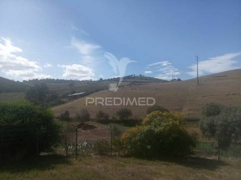 Armazém em grande terreno