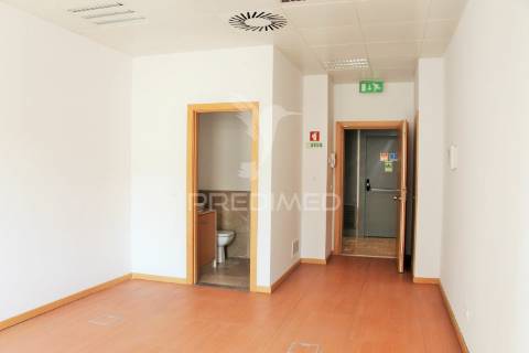 Escritório com vista rio e estacionamento - lisboa