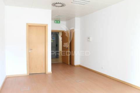 Escritório com vista rio e estacionamento - lisboa