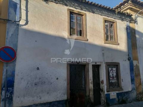 Moradia em ruína em alpalhão