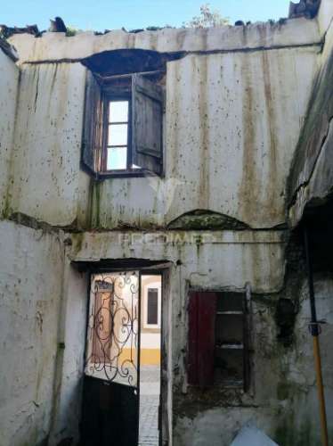 Moradia em ruína em alpalhão