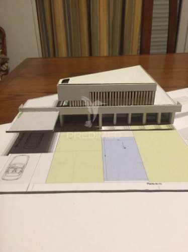 Terreno com 2 moradias em zona prime no porto