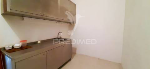 Fantástico escritório com 2 estacionamentos no restelo!