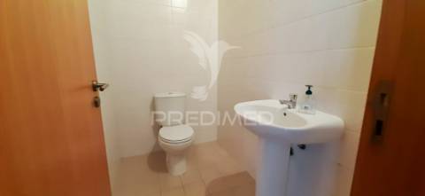 Fantástico escritório com 2 estacionamentos no restelo!