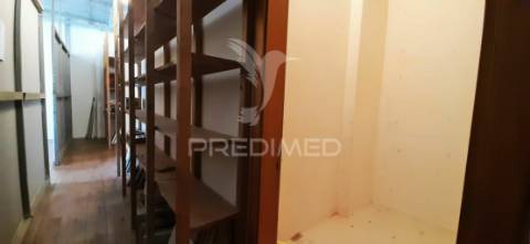 Fantástico escritório com 2 estacionamentos no restelo!