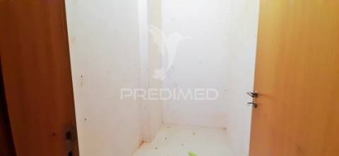 Fantástico escritório com 2 estacionamentos no restelo!