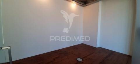 Fantástico escritório com 2 estacionamentos no restelo!