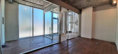 Fantástico escritório com 2 estacionamentos no restelo!